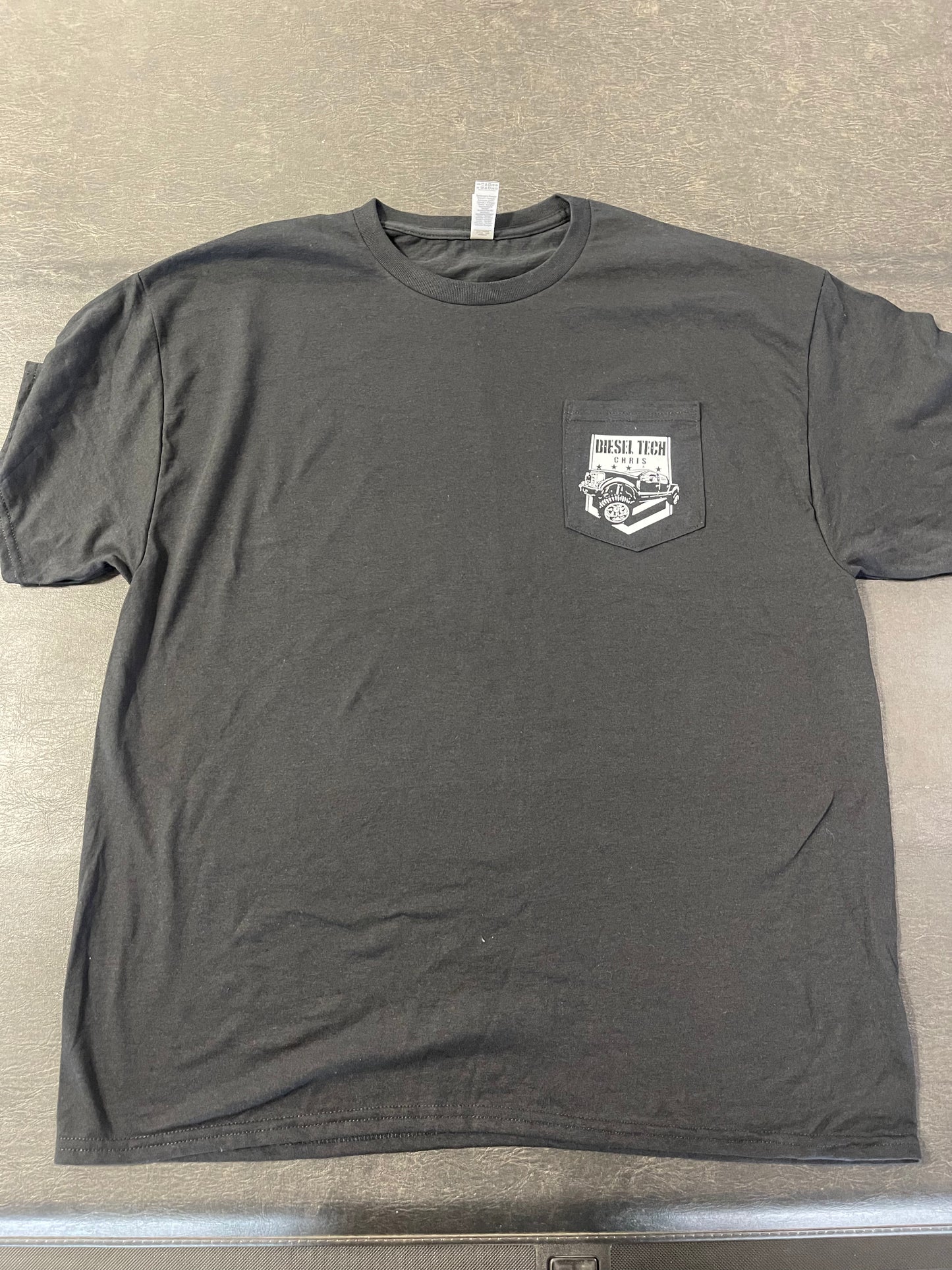NEW LOGO POCKET TEE